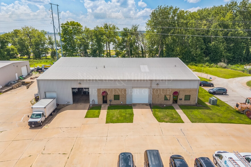 153 Thunderbird Ln, East Peoria, IL for sale - Primary Photo - Image 1 of 1