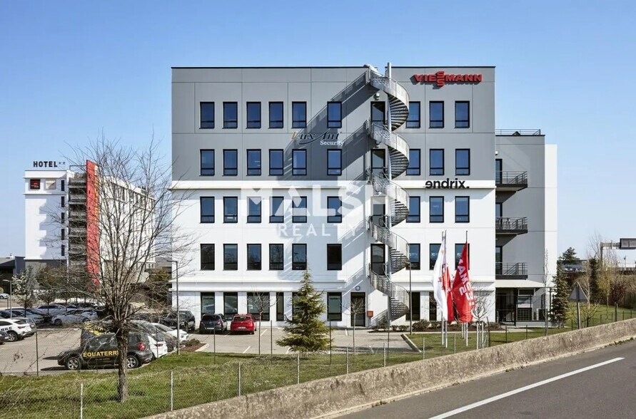 Office in Saint-Priest for lease - Building Photo - Image 2 of 10