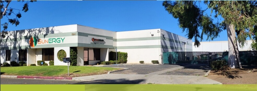 1641 Commerce St, Corona, CA for lease - Building Photo - Image 2 of 4