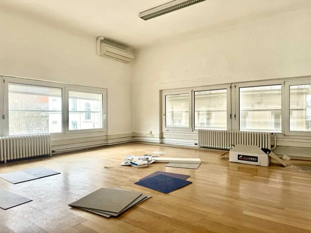 Office in Lyon for lease Interior Photo- Image 1 of 8