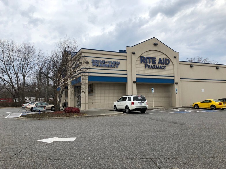 102 Harper Ave NW, Lenoir, NC for sale - Building Photo - Image 1 of 1