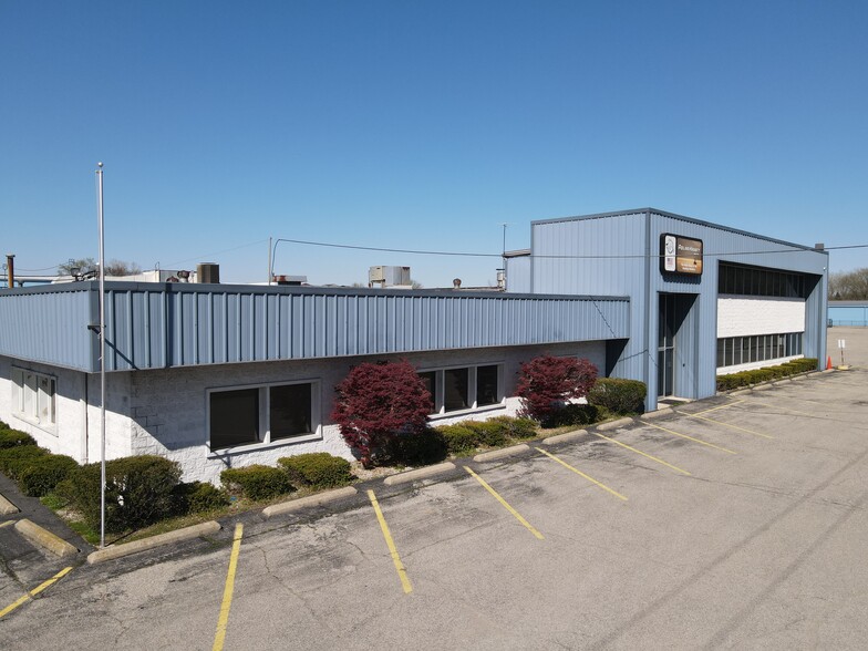 300 E Chicago St, Syracuse, IN for lease - Primary Photo - Image 1 of 12