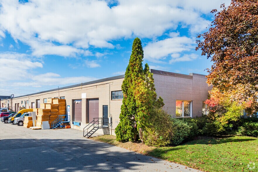 105 Brisbane Rd, Toronto, ON for sale - Primary Photo - Image 1 of 1