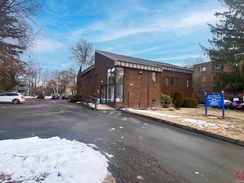 290-294 Collins St, Hartford, CT for lease - Building Photo - Image 2 of 7