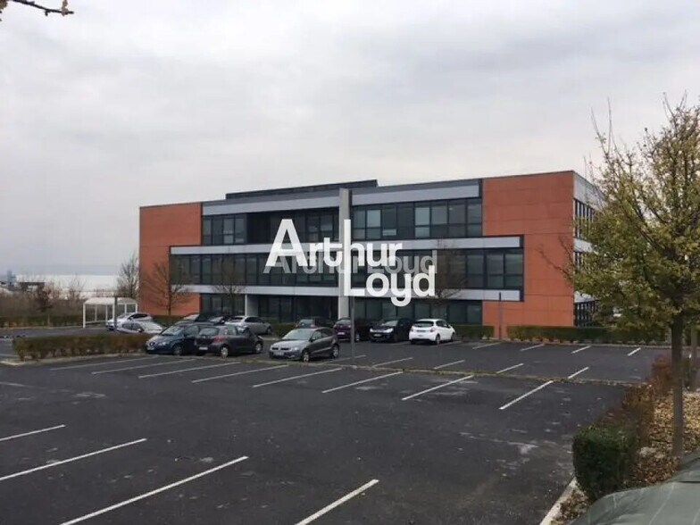 Office in Reims for lease - Building Photo - Image 1 of 11