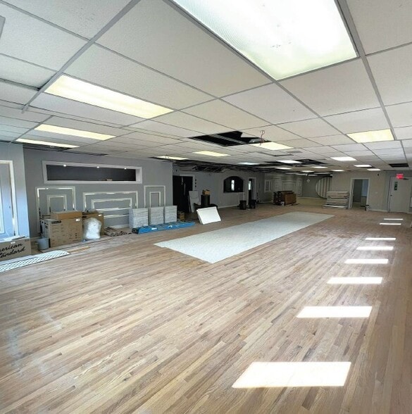 125 Park Ave, Danbury, CT for lease - Interior Photo - Image 2 of 7