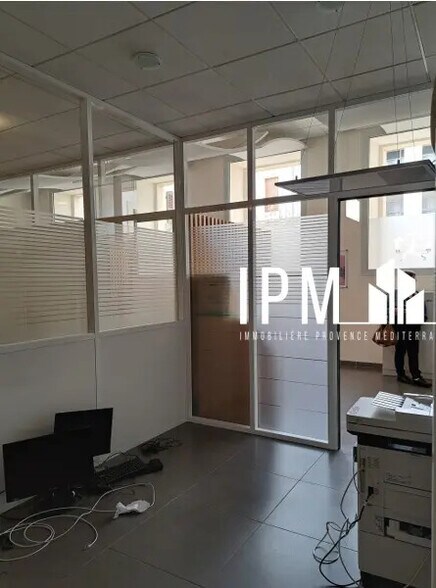 Retail in La Ciotat for lease - Interior Photo - Image 2 of 5