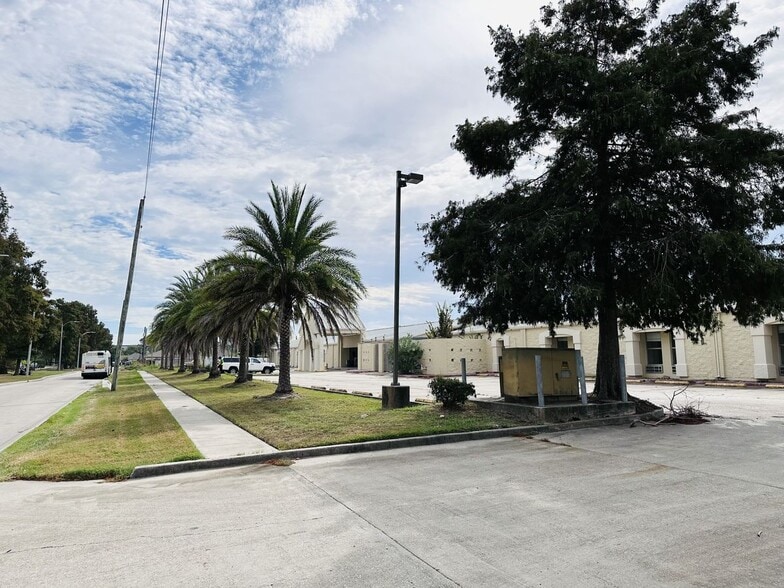 5301 Tullis Dr, New Orleans, LA for sale - Building Photo - Image 3 of 11