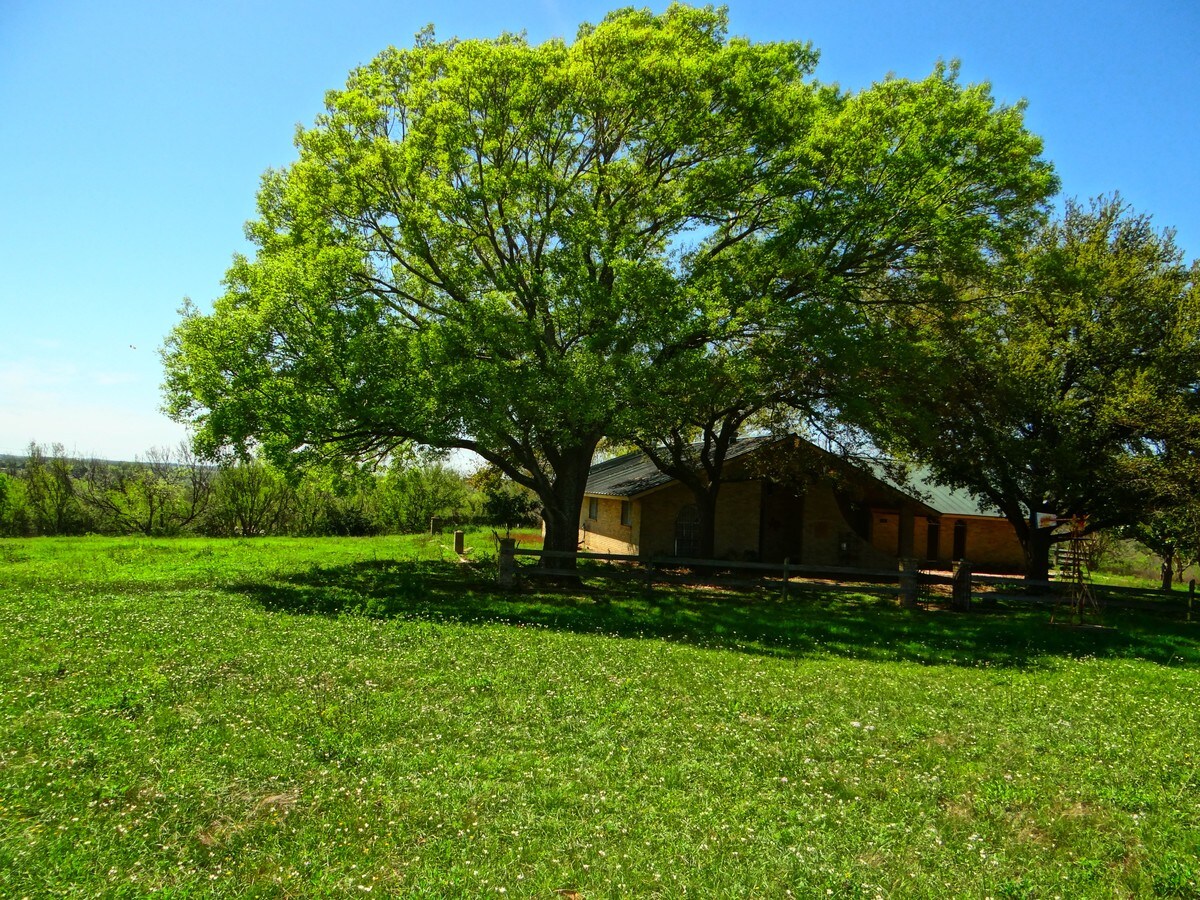 6851 Old Pearsall Rd, San Antonio, TX 78252