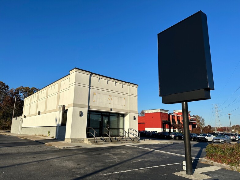 6903 Kingston Pike, Knoxville, TN for sale - Building Photo - Image 1 of 1