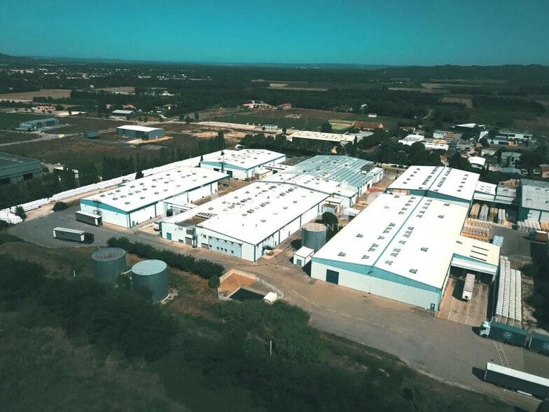 Industrial in Tarascon for lease - Aerial - Image 3 of 7