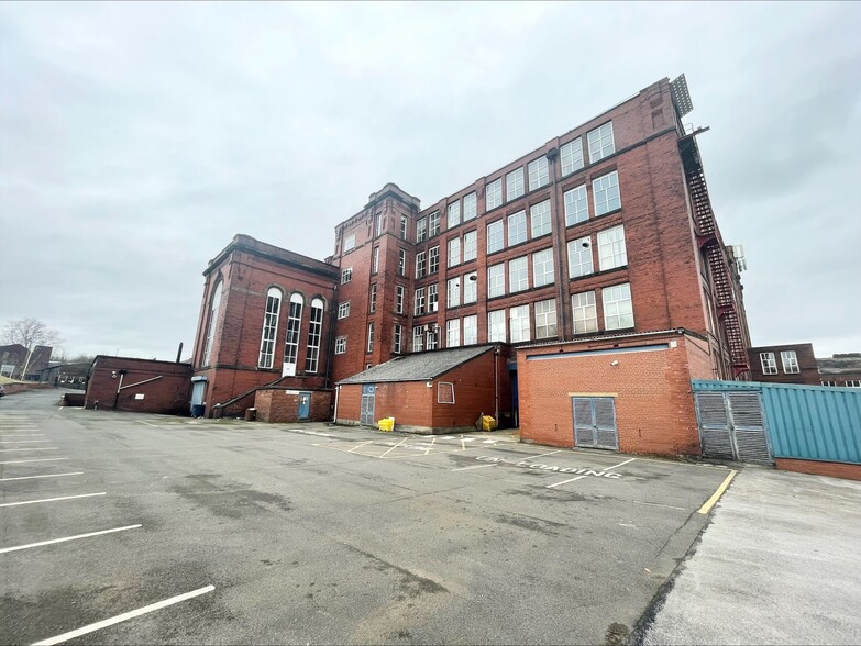 Greenacres Rd, Oldham for lease - Interior Photo - Image 3 of 7