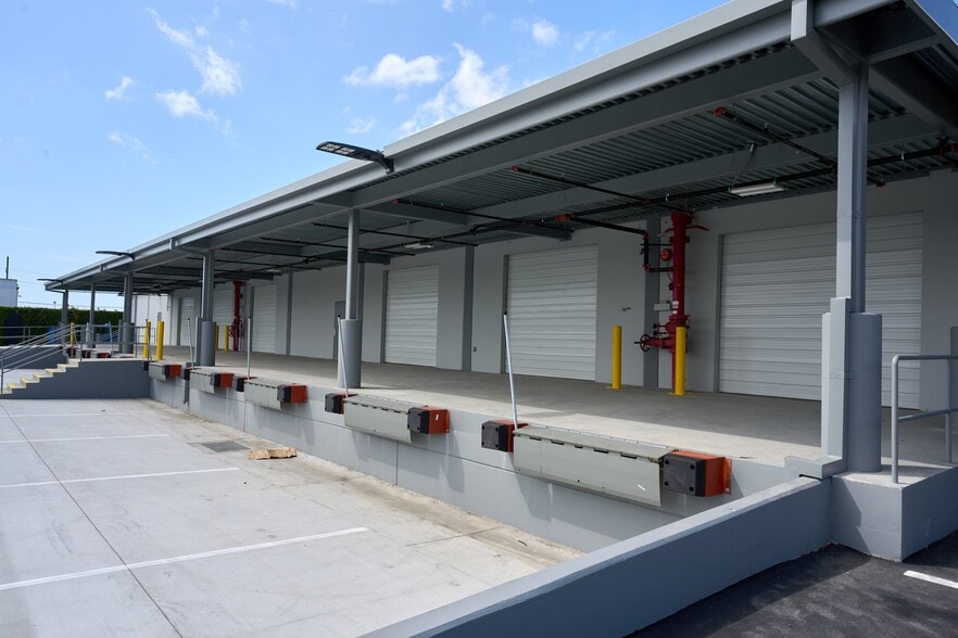 5432 W 102nd St, Los Angeles, CA for sale - Building Photo - Image 2 of 5