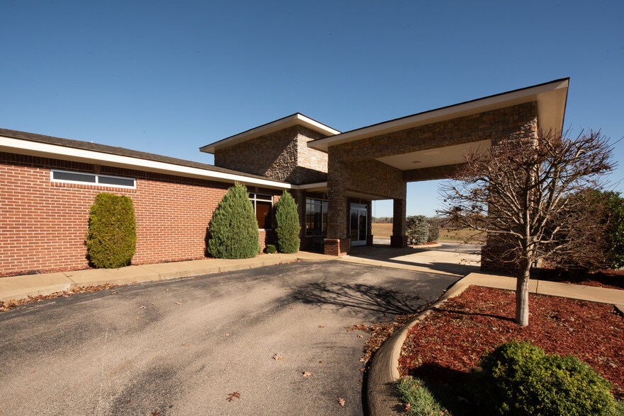 190 University Ave, Parsons, TN for sale - Primary Photo - Image 1 of 1