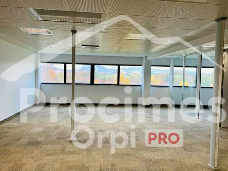 Office in Chavanod for lease - Building Photo - Image 2 of 14