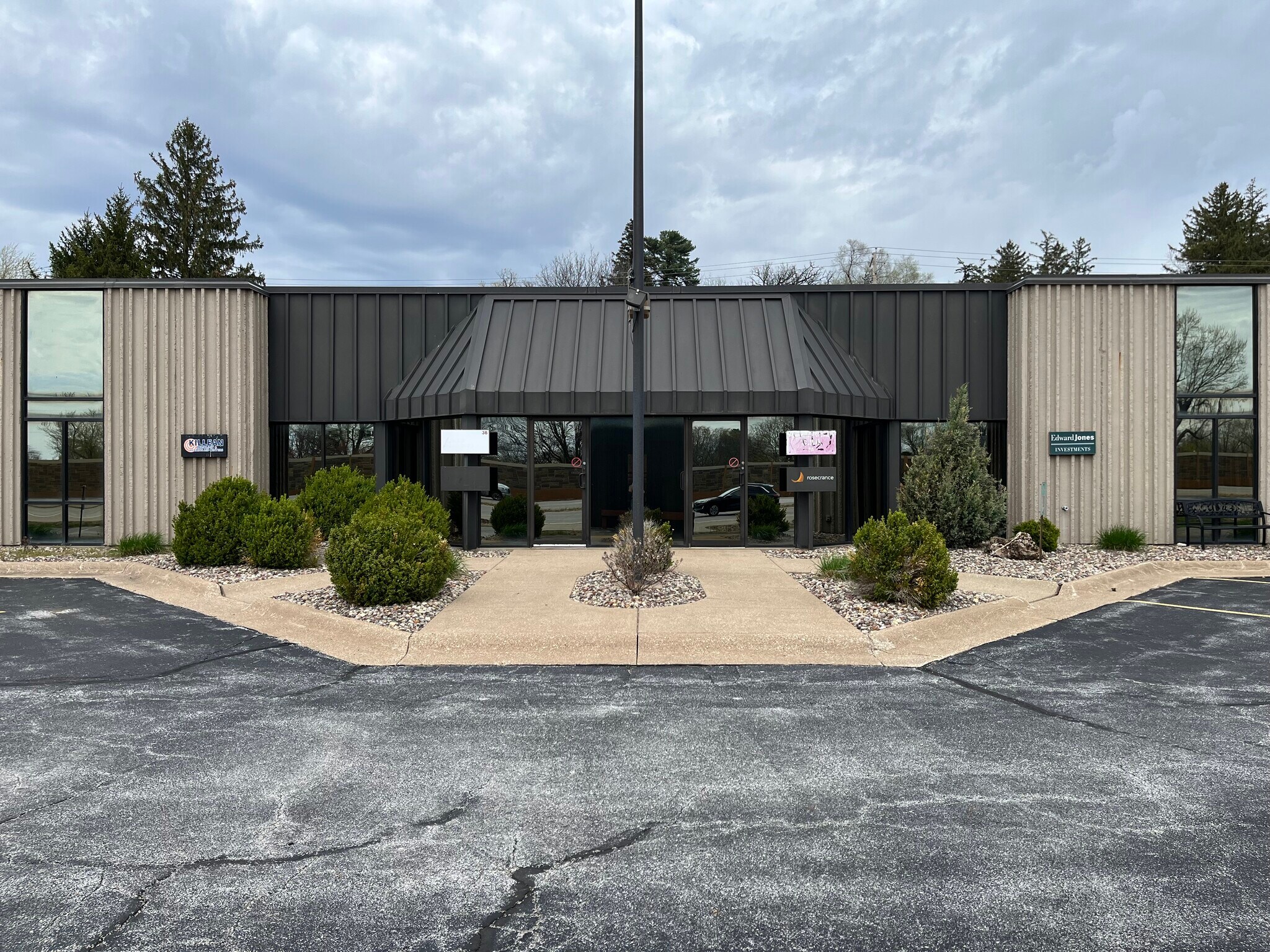 4900 38th Ave, Moline, IL for lease Interior Photo- Image 1 of 4