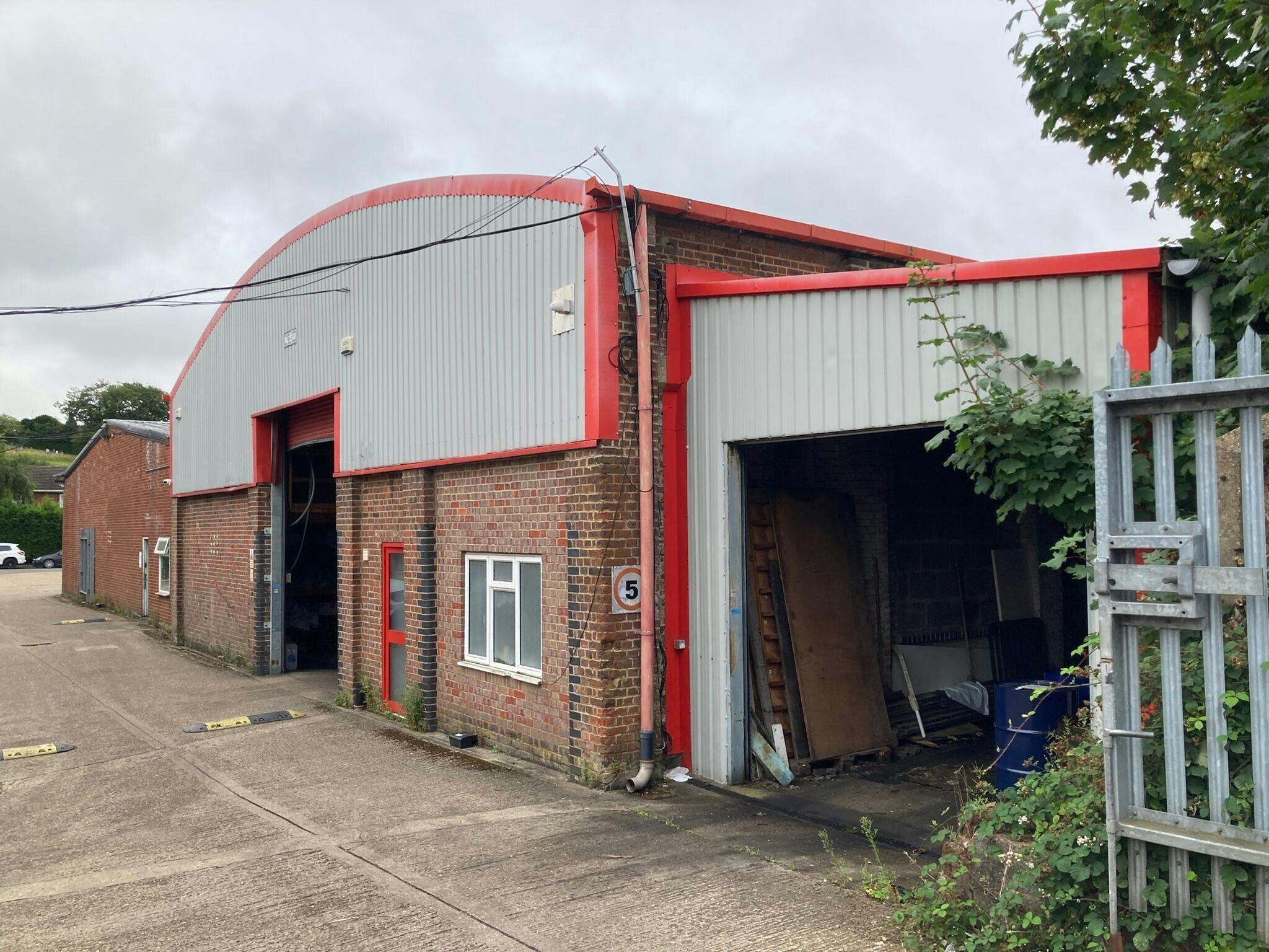 208-210 Bellingdon Rd, Chesham, HP5 2NN | LoopNet
