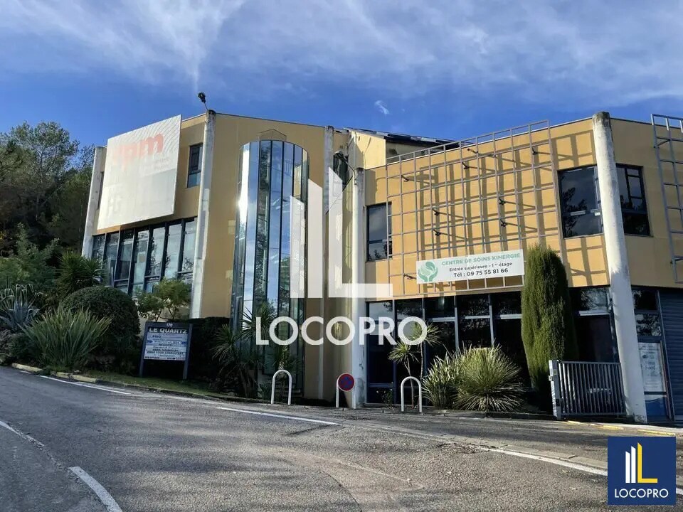 Vente Bureaux 140 m² - Photo 1
