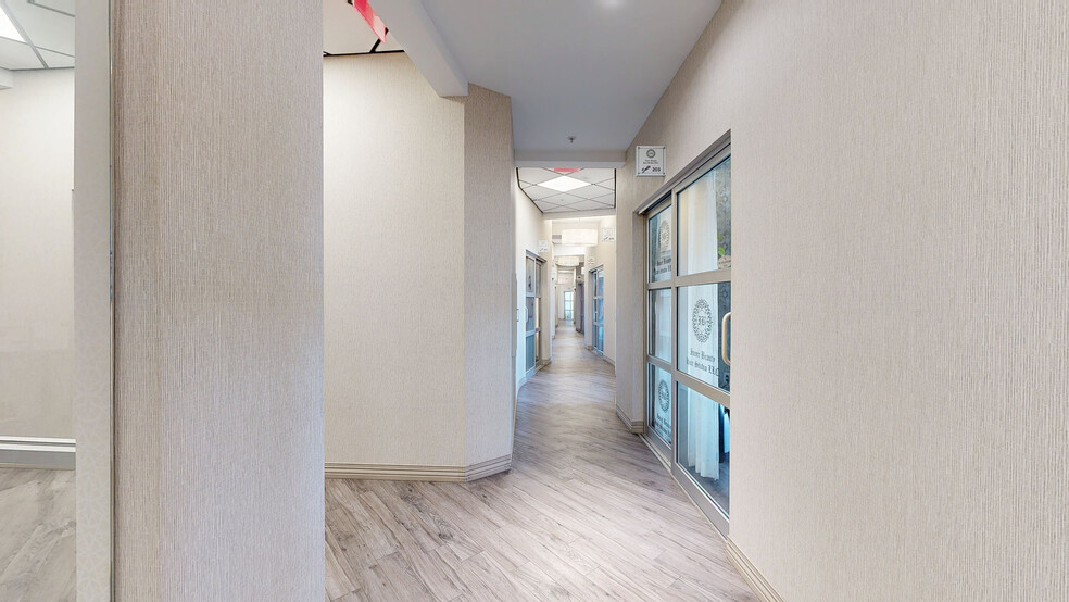 6505 Mayfield Rd, Mayfield Heights, OH for sale - Matterport 3D Scan - Image 3 of 19