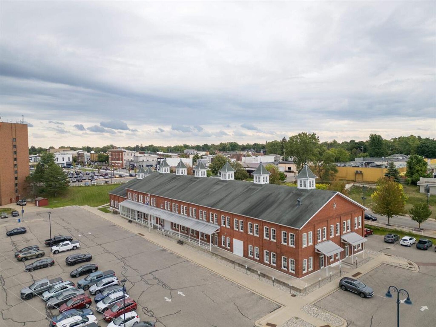 322 Broadway St, Mount Pleasant, MI for sale Primary Photo- Image 1 of 25