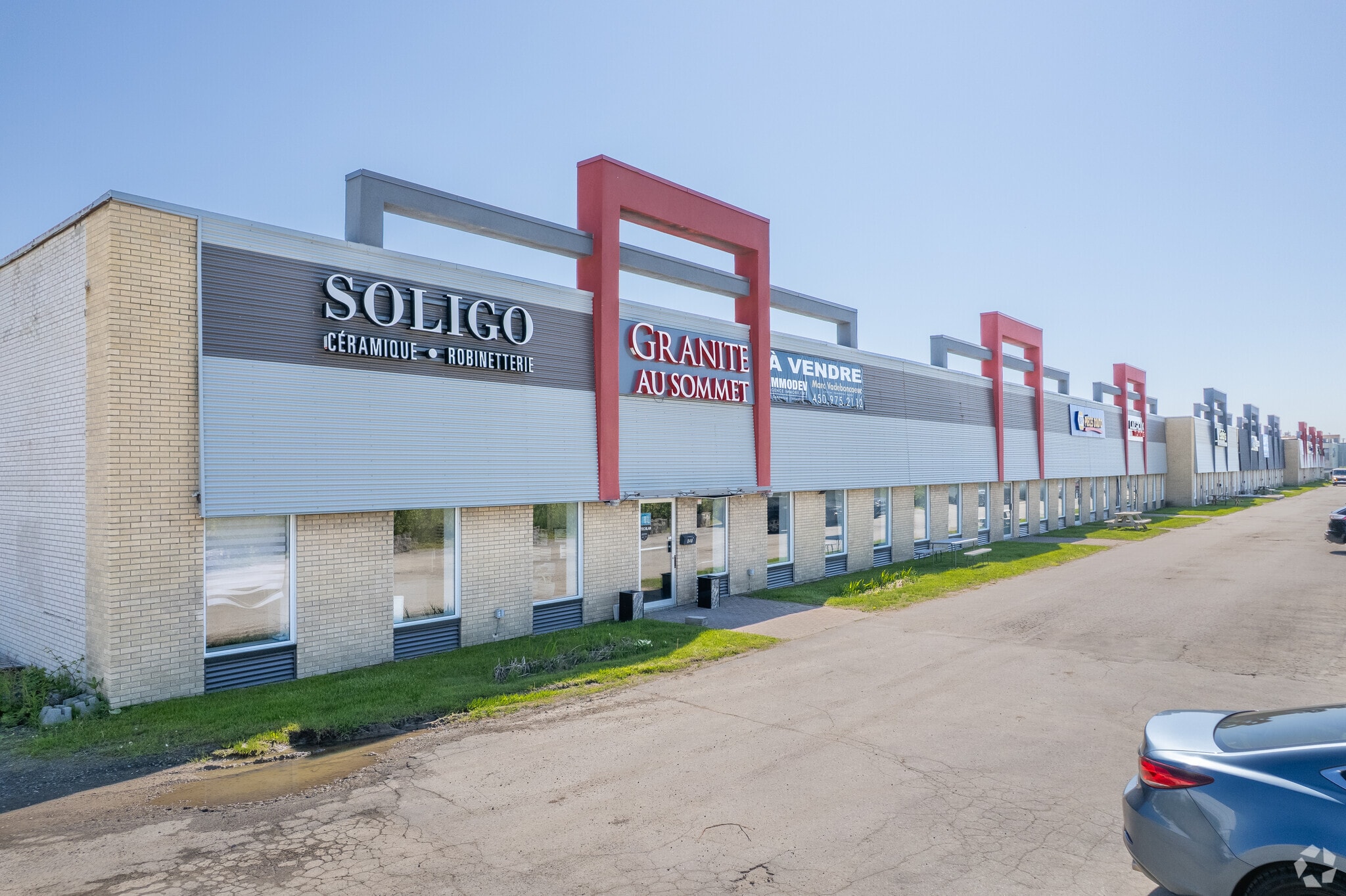 650-840 Boul Du Curé-Boivin, Boisbriand, QC for lease Primary Photo- Image 1 of 6