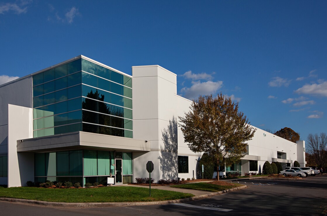 2121 Distribution Center Dr, Charlotte, NC for lease Building Photo- Image 1 of 1