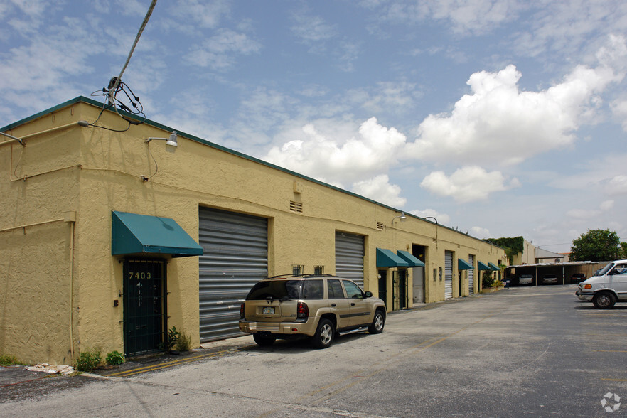 7403 NW 7th St, Miami, FL for lease - Building Photo - Image 3 of 8