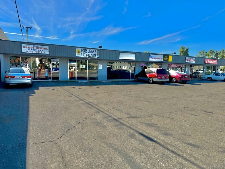 4653-4669 Riverside Dr, Chino, CA for lease - Building Photo - Image 2 of 20