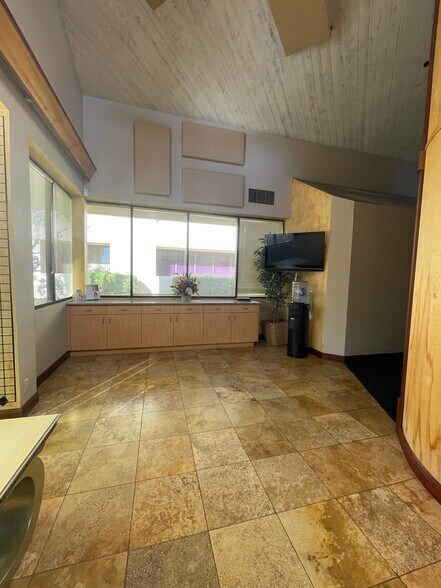 2050 N Tustin Ave, Santa Ana, CA for sale - Building Photo - Image 1 of 1