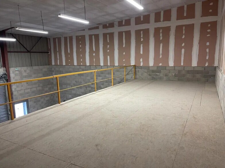 Flex in Vendargues for lease - Interior Photo - Image 3 of 9