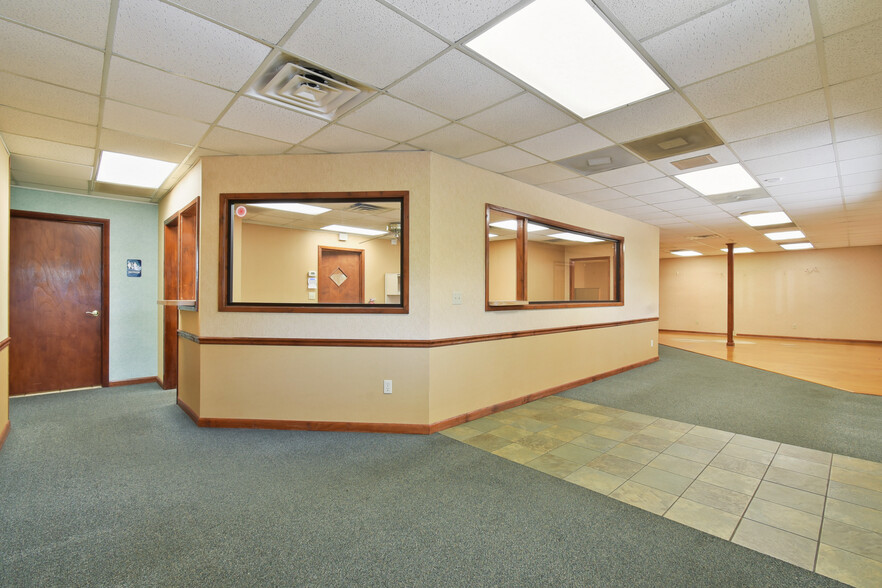 953 Lane Ave S, Jacksonville, FL for lease - Interior Photo - Image 3 of 27