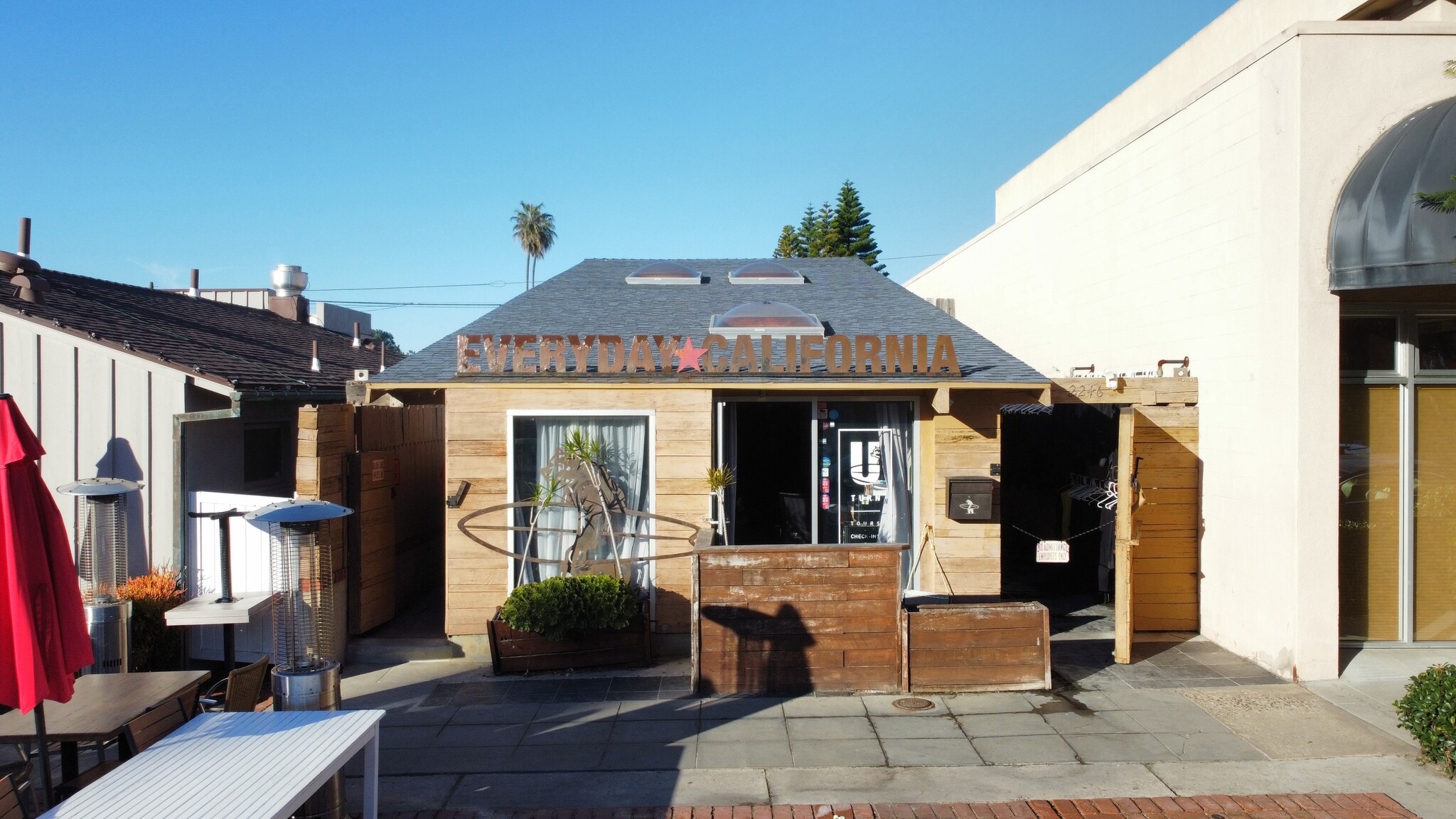 2246 Avenida De La Playa, La Jolla, CA for lease Primary Photo- Image 1 of 6