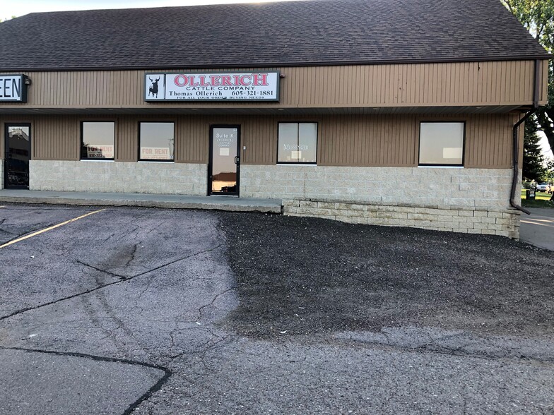 100 W Highway 38, Hartford, SD for sale - Building Photo - Image 1 of 1