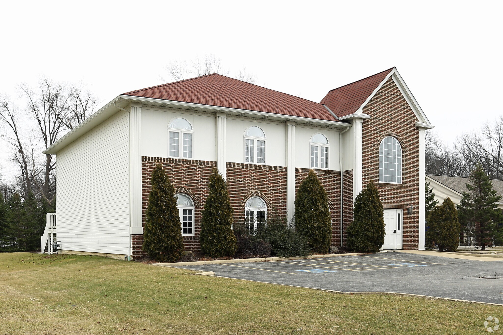 315 N Leavitt Rd, Amherst, OH 44001 Sweda Office Center Building