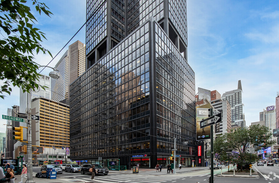 810 Seventh Ave, New York, NY for lease - Building Photo - Image 3 of 9