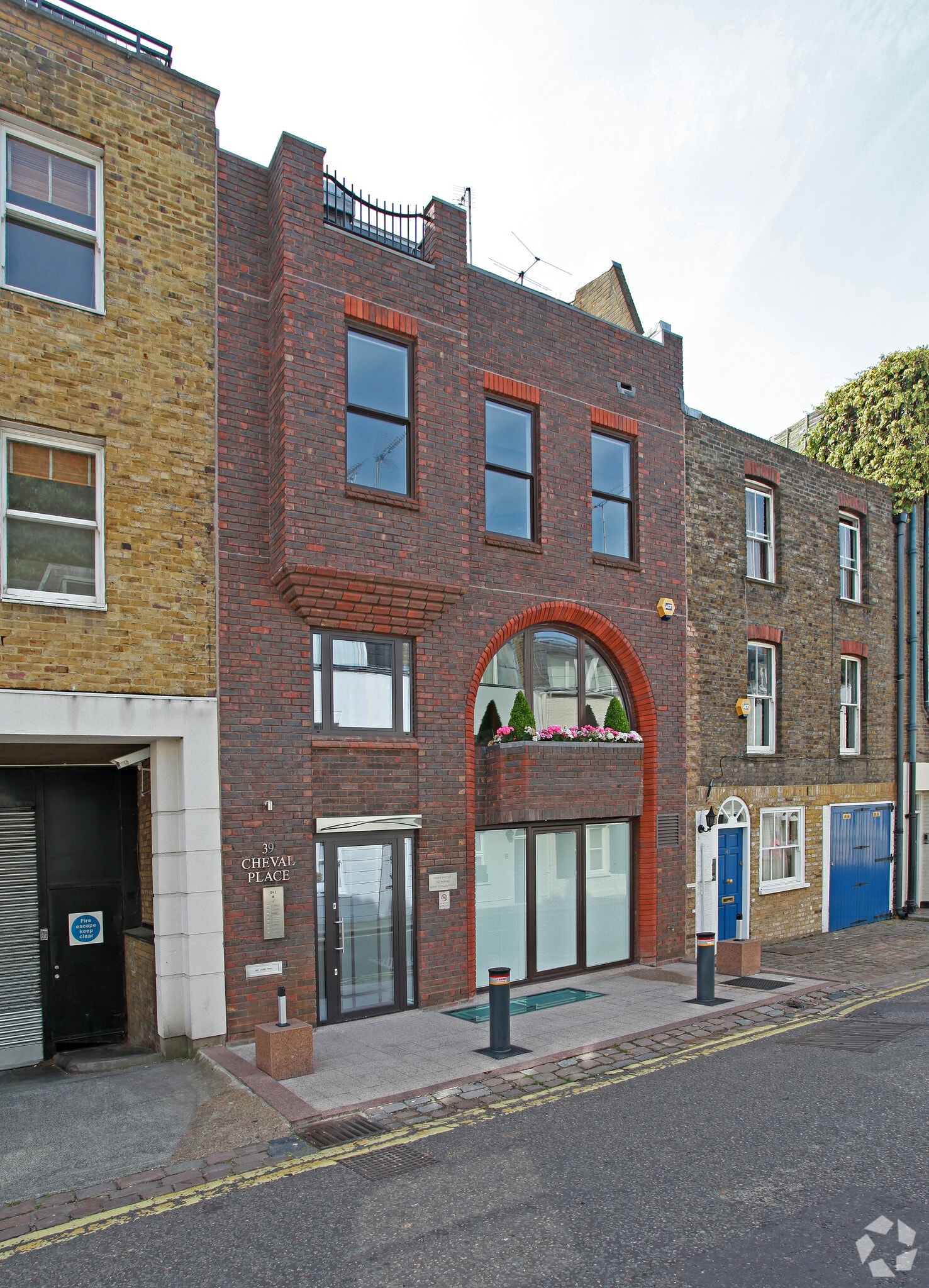 37-39 Cheval Pl, London for sale Primary Photo- Image 1 of 1