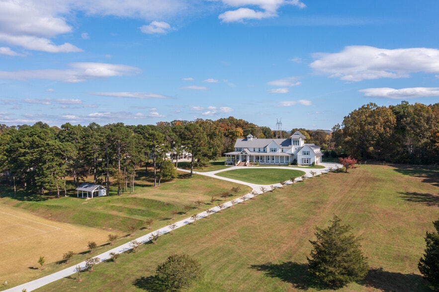 7468 Noah Reid Rd, Chattanooga, TN for sale - Building Photo - Image 2 of 33