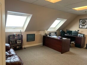 74-76 Bedford St, Lexington, MA for lease Interior Photo- Image 2 of 13