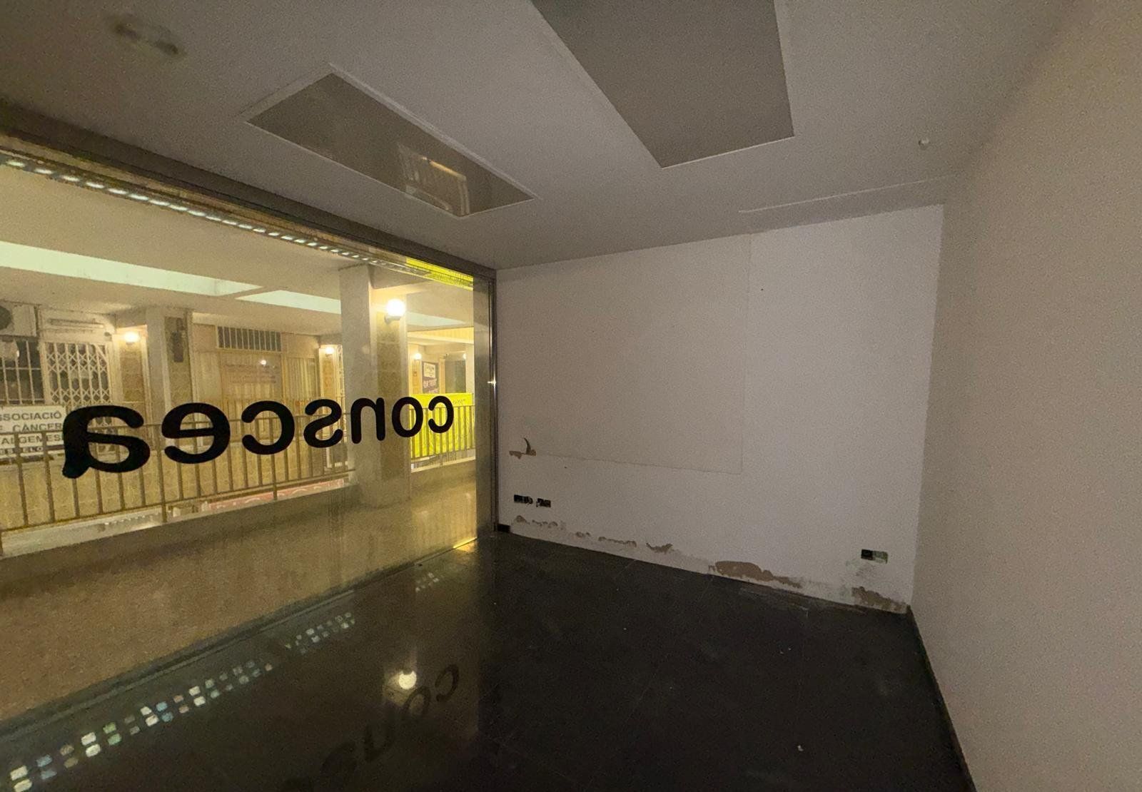 Retail in València for sale Building Photo- Image 1 of 12