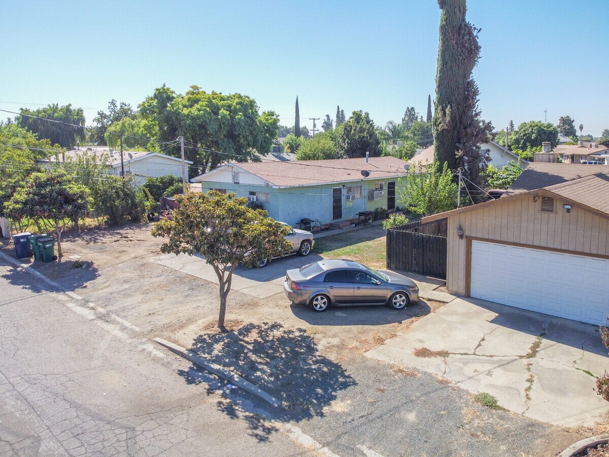 9077 Latham Dr, Planada, CA 95365