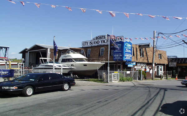 673 City Island Ave, Bronx, NY for sale - Primary Photo - Image 1 of 1