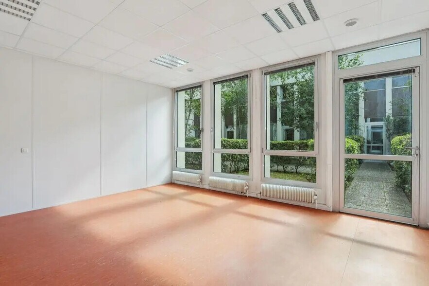 6-8 Rue Eugène Oudiné, Paris for lease - Interior Photo - Image 3 of 9