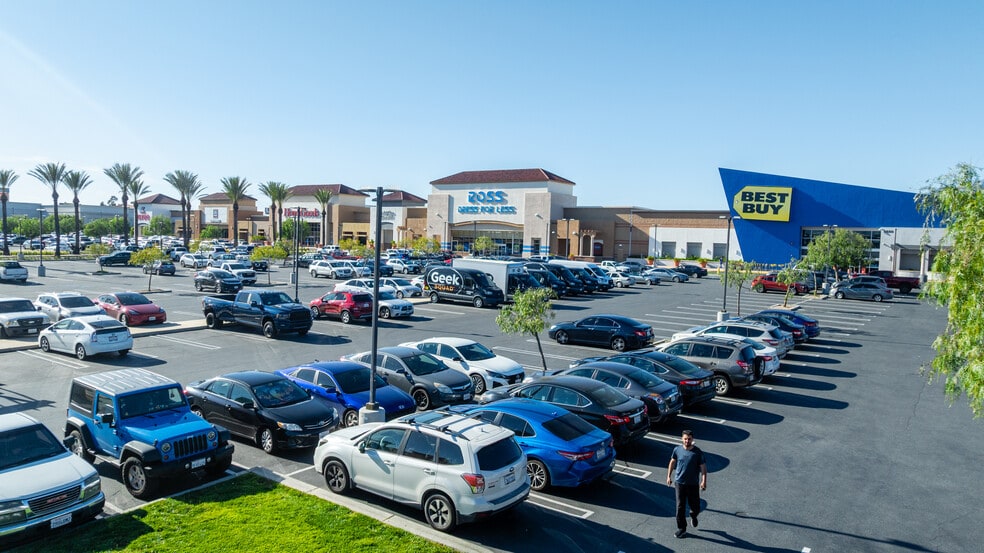 1634-1650 Highland Springs Ave, Beaumont, CA for lease - Building Photo - Image 2 of 8