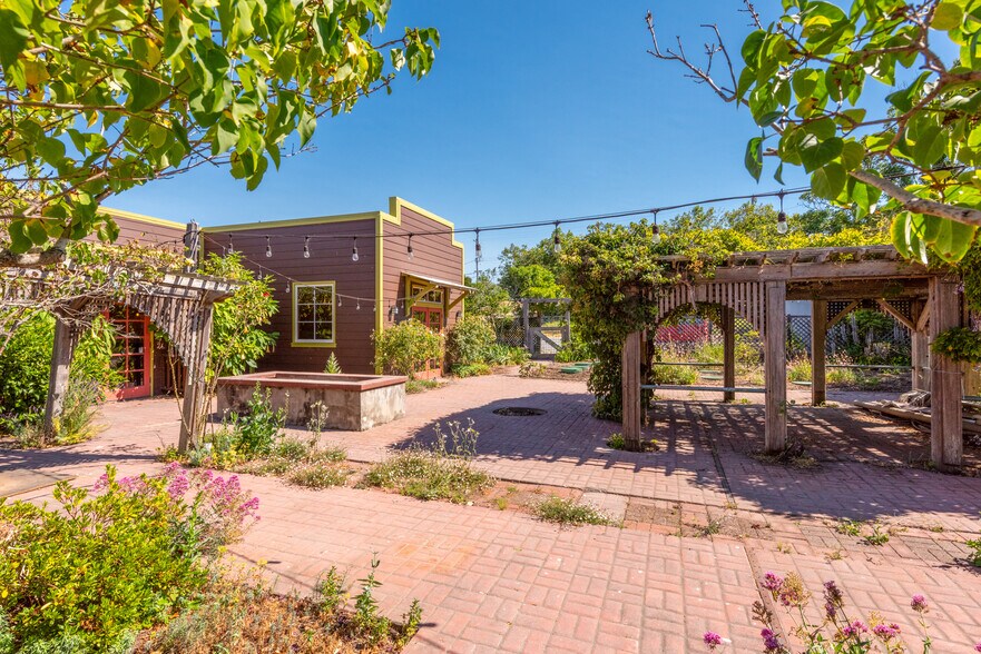 11180 Highway 1, Point Reyes Station, CA for sale - Primary Photo - Image 1 of 1