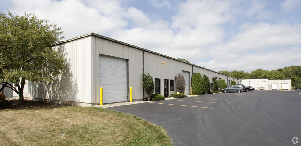 906 Carney Ct, Antioch, IL for lease - Primary Photo - Image 1 of 1