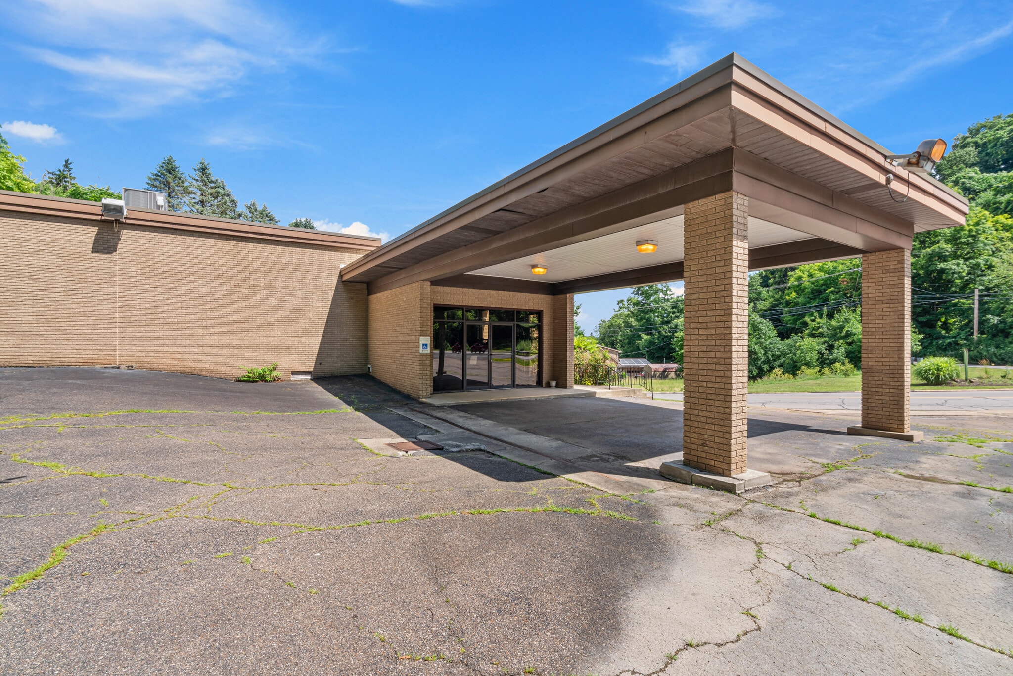 1650 Broadway Ave, McKees Rocks, PA for lease Primary Photo- Image 1 of 8