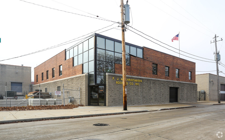 2101 W Purdue St, Milwaukee, WI for lease - Primary Photo - Image 1 of 14