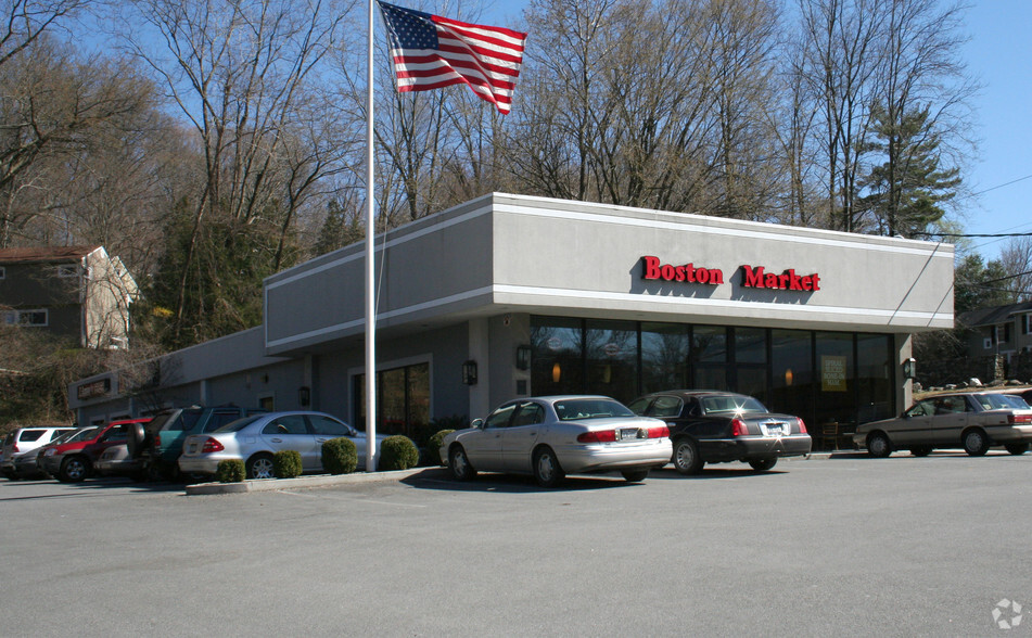 130 N Bedford Rd, Mount Kisco, NY for lease - Primary Photo - Image 1 of 9