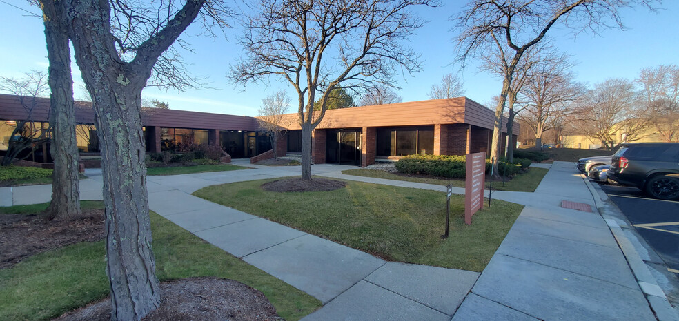 479 Business Center Dr, Mount Prospect, IL for lease - Building Photo - Image 2 of 3