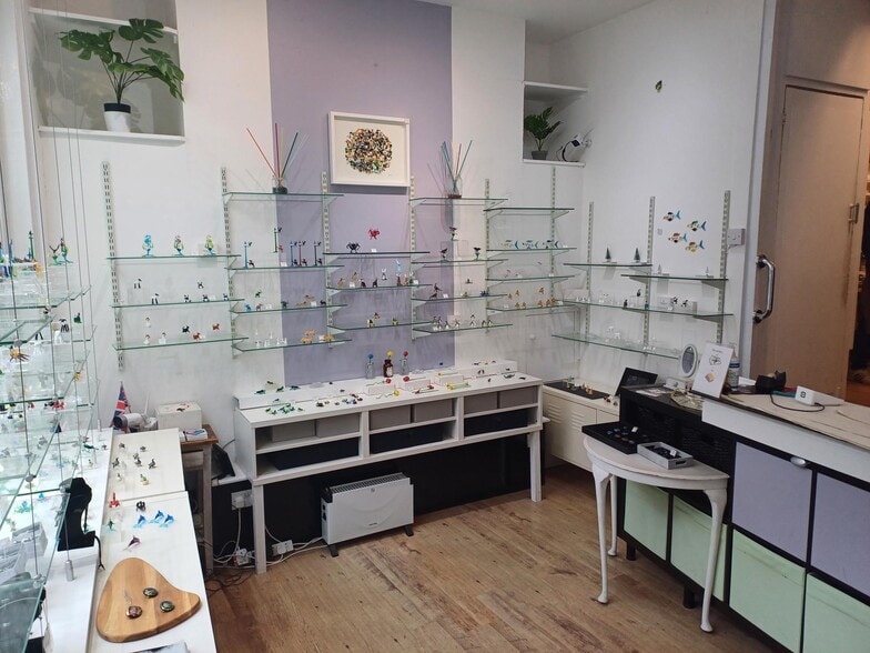 54 Palace St, Canterbury for lease - Interior Photo - Image 2 of 5